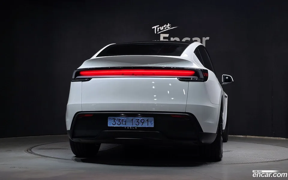 Tesla Model Y RWD 2026 — thumbnail 4