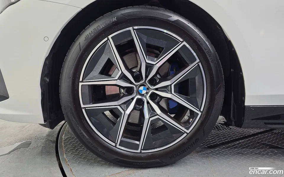 BMW 5 Series 520i M 2024 — thumbnail 2