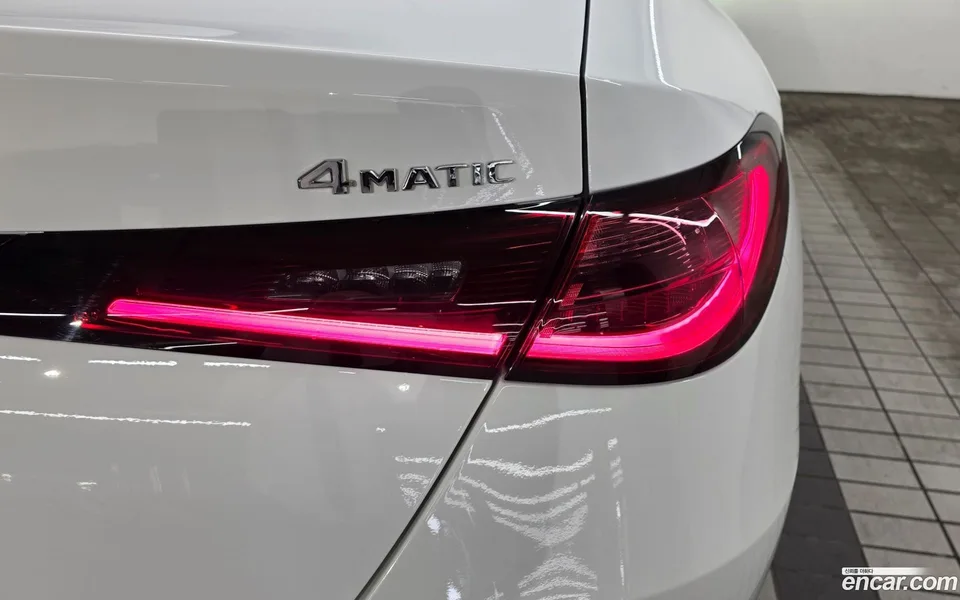 Mercedes-Benz GLC-Class GLC300 4MATIC 2025 — thumbnail 5