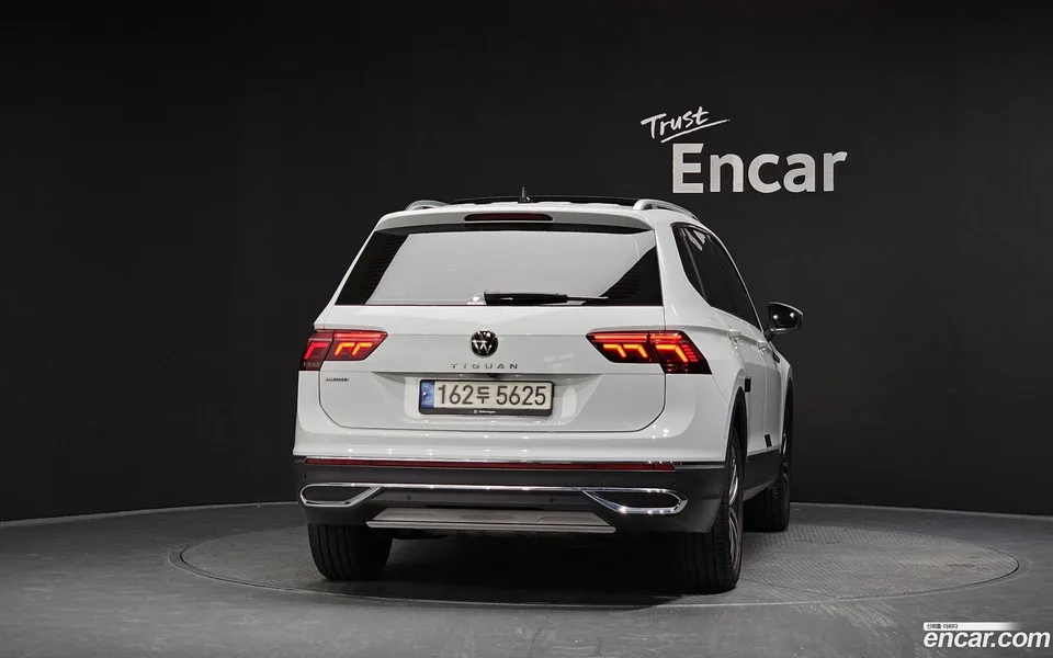 Volkswagen Tiguan Allspace 2.0 TSI 2022 — миниатюра 4