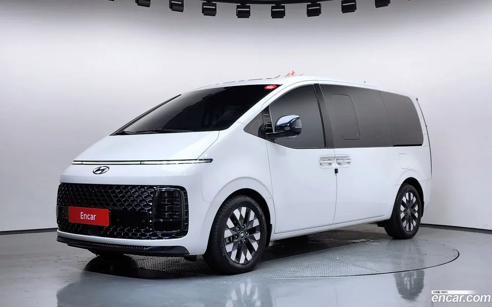Hyundai Staria L3.5 9 2022 — фото 1, купить с доставкой в Москву