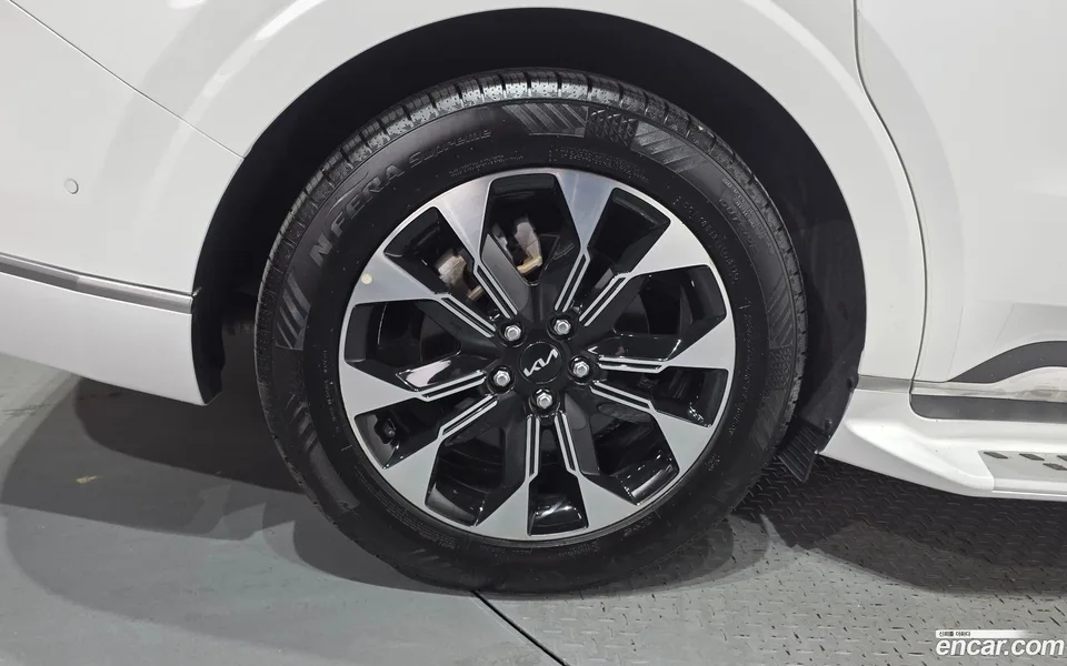 Kia Carnival 9 2023 — thumbnail 2