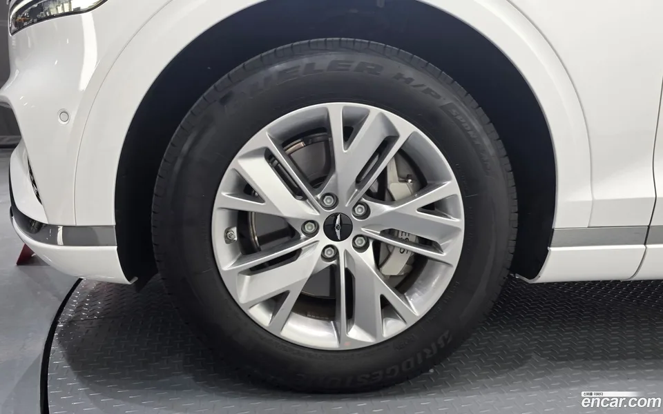 Genesis GV70 2.5T 2WD 2024 — thumbnail 2