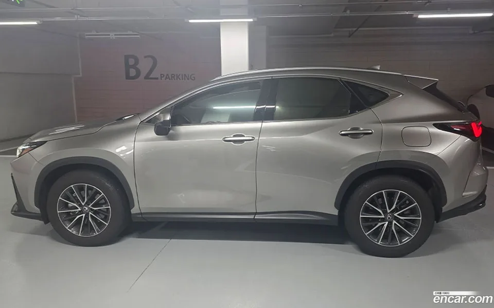 Lexus NX 450h+ 2024 — thumbnail 3