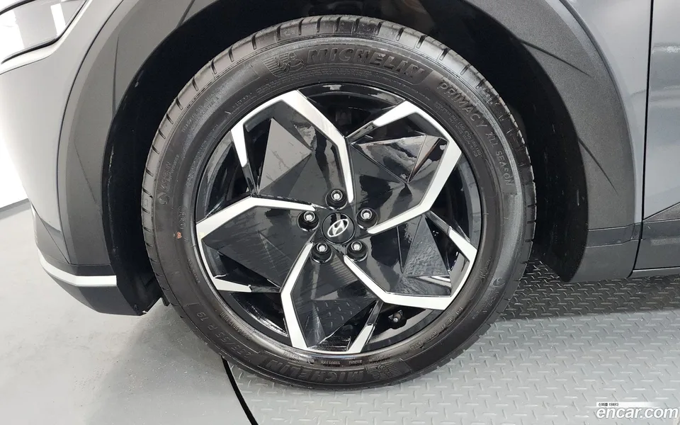 Hyundai Ioniq 5 2023 — thumbnail 2