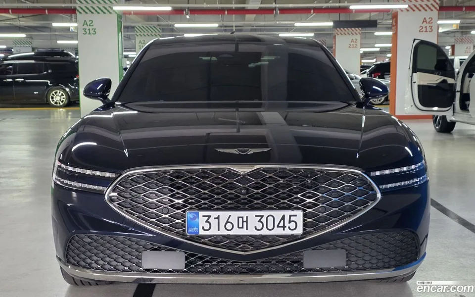 Genesis G90 3.5 AWD 2023 — photo 1, buy with delivery to Moscow