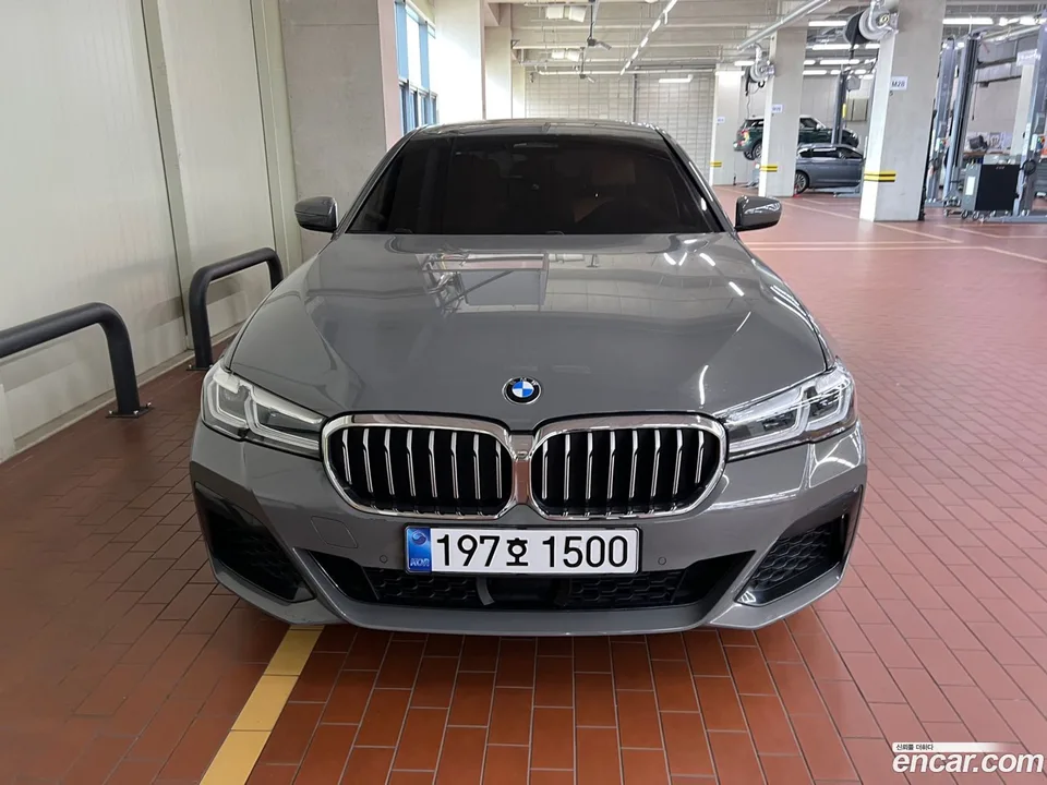 BMW 5 Series 520i M 2022 — thumbnail 3