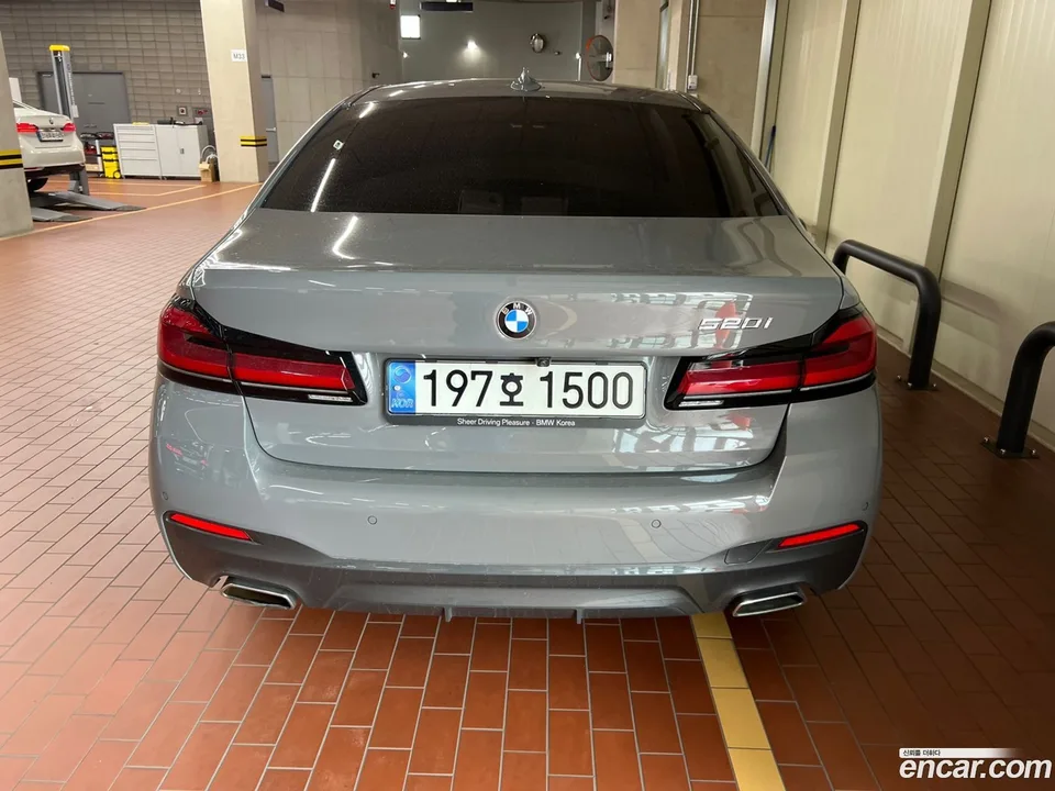 BMW 5 Series 520i M 2022 — thumbnail 4