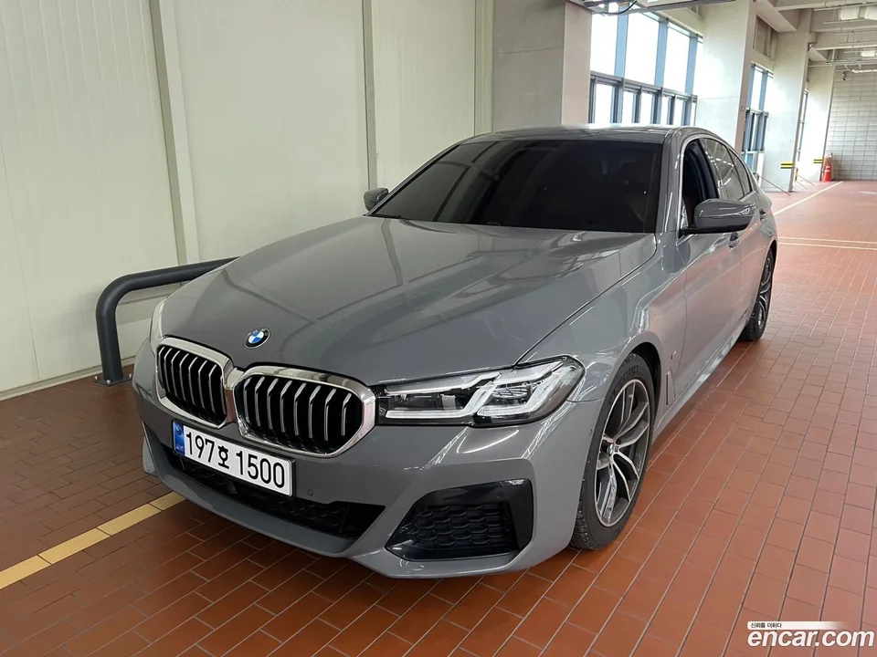 BMW 5 Series 520i M 2022 — photo 1, buy with delivery to Moscow