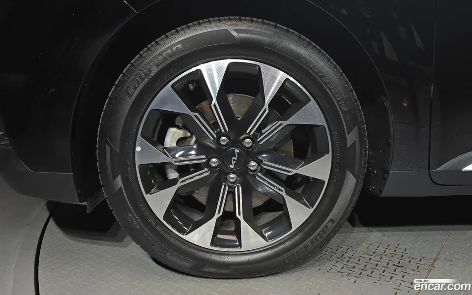 Kia Carnival 9 2022 — thumbnail 2