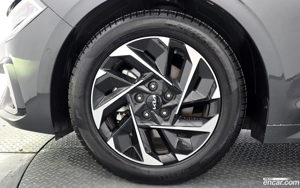 Kia K5 Hybrid 2024 — thumbnail 2