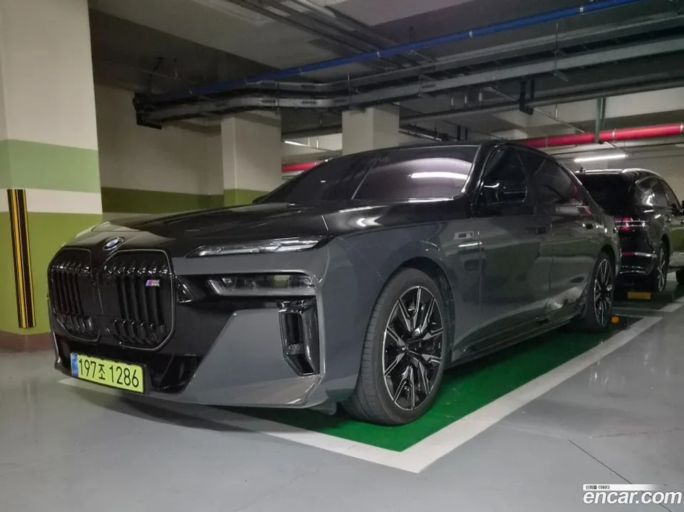 BMW i7 M70 xDrive M 2025 — photo 1, buy with delivery to Moscow