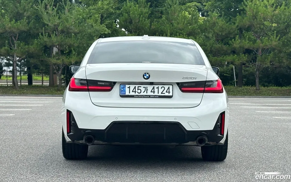 BMW 3 Series 320i M 2023 — thumbnail 4