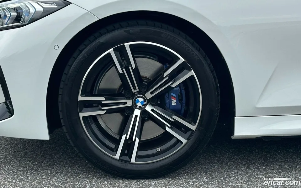BMW 3 Series 320i M 2023 — thumbnail 5
