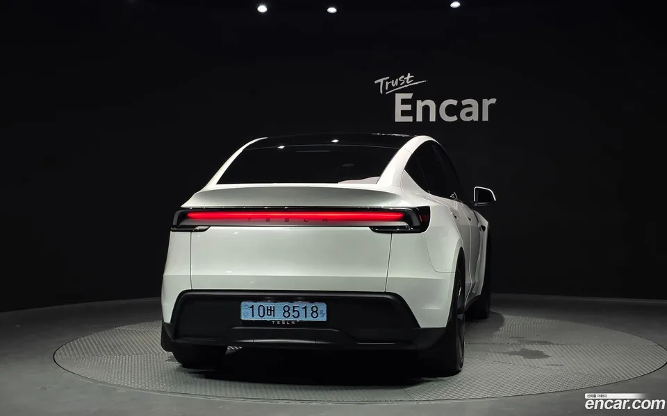 Tesla Model Y RWD 2025 — thumbnail 4