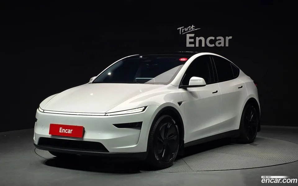 Tesla Model Y RWD 2025 — photo 1, buy with delivery to Moscow