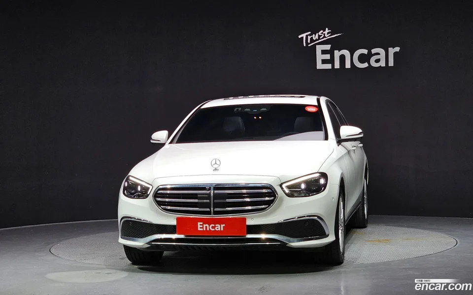 Mercedes-Benz E-Class E220d 4MATIC 2023 — thumbnail 3