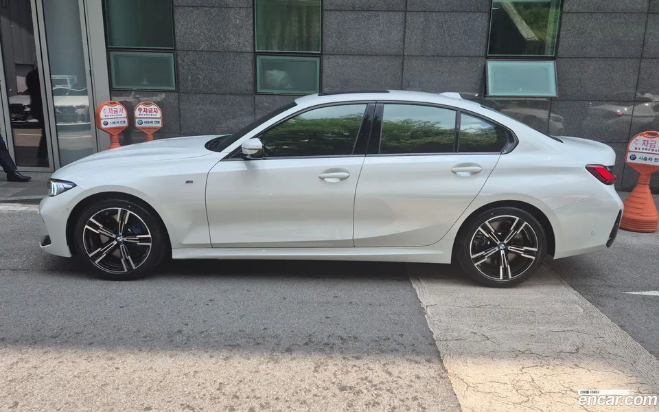 BMW 3 Series 320i M 2026 — thumbnail 3