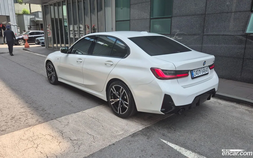 BMW 3 Series 320i M 2026 — thumbnail 4