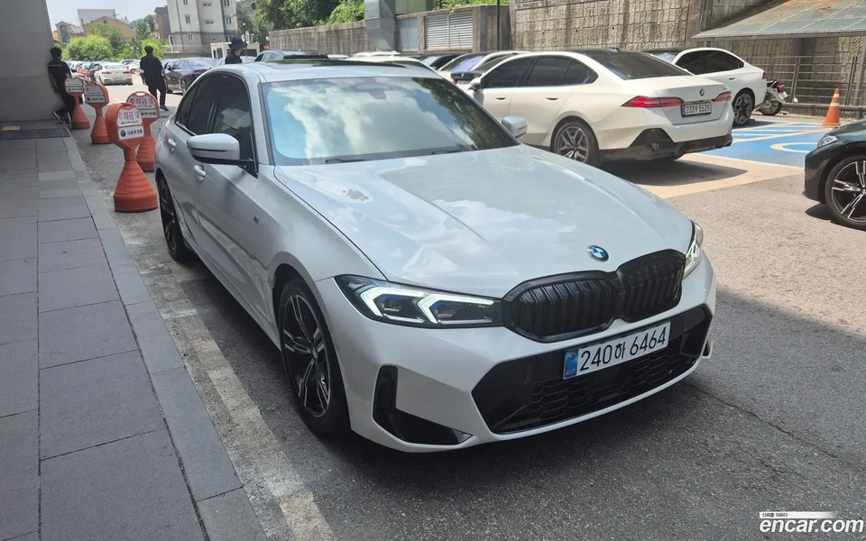 BMW 3 Series 320i M 2026 — photo 1, buy with delivery to Moscow