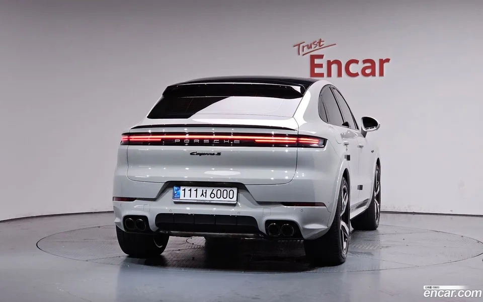 Porsche Cayenne 3.0 S E- 2025 — thumbnail 4