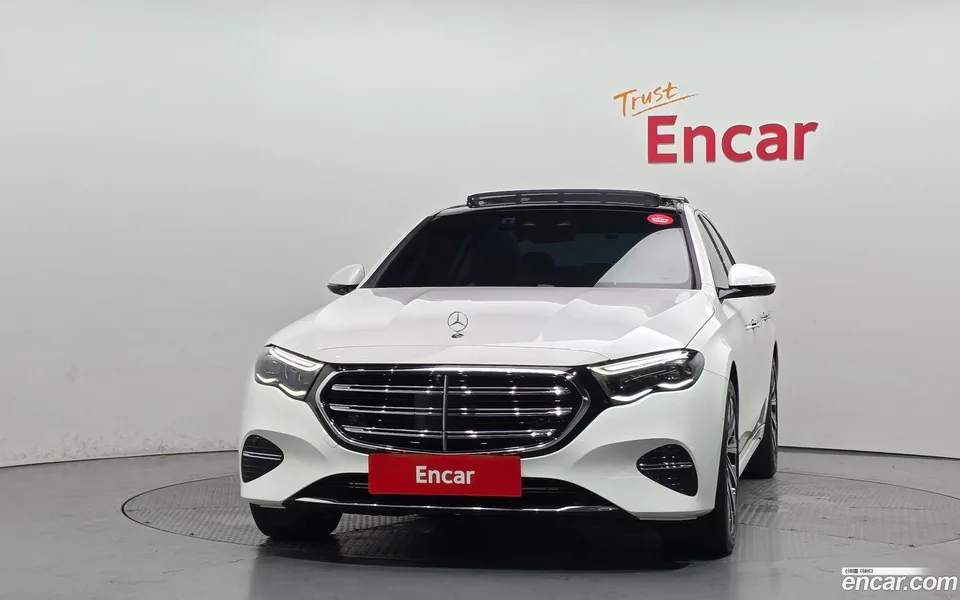Mercedes-Benz E-Class E300 4MATIC 2024 — thumbnail 3