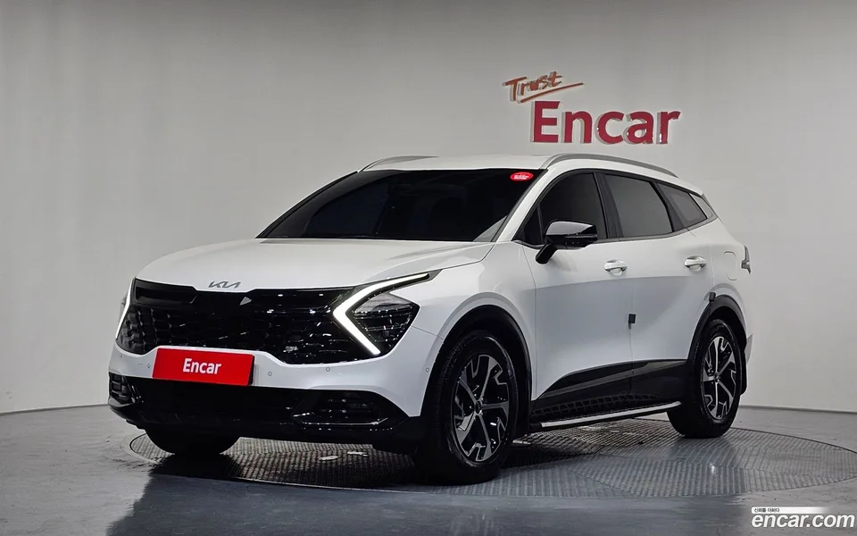 Kia Sportage Hybrid 2WD 2023 — photo 1, buy with delivery to Moscow