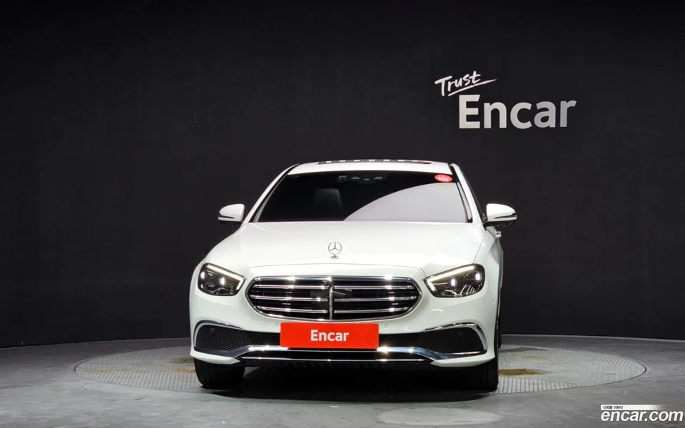 Mercedes-Benz E-Class E250 2023 — thumbnail 3
