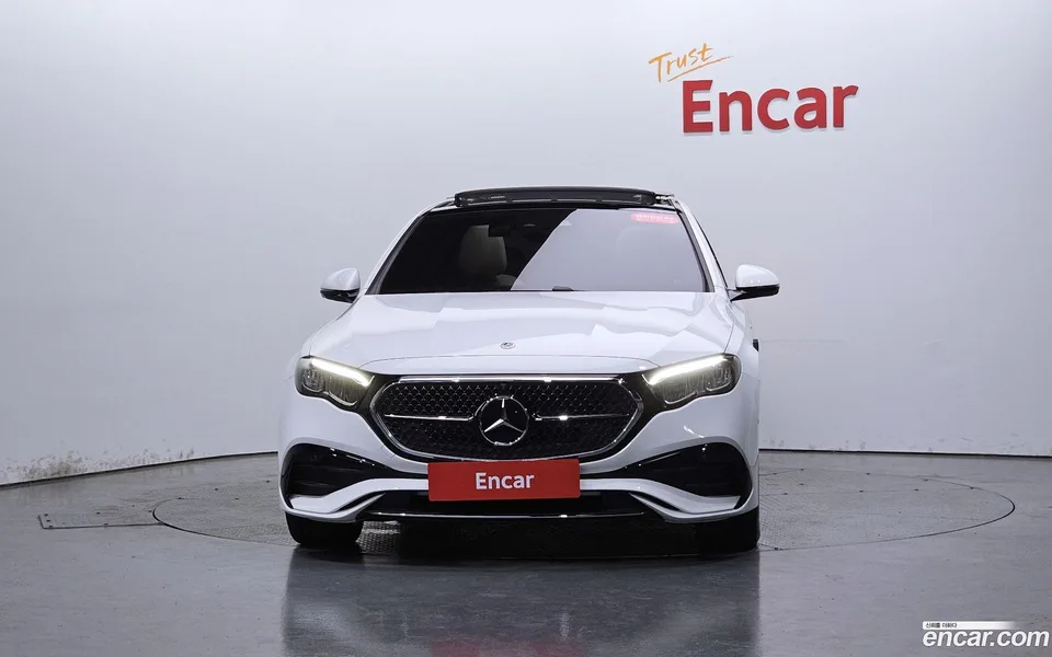 Mercedes-Benz E-Class E200 AMG Line 2026 — thumbnail 3