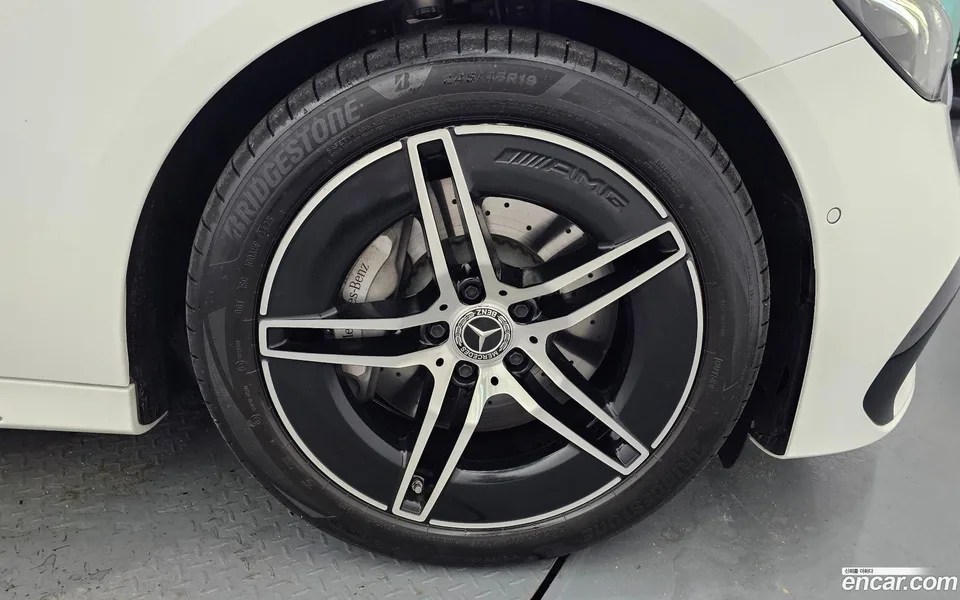 Mercedes-Benz E-Class E200 AMG Line 2026 — thumbnail 5