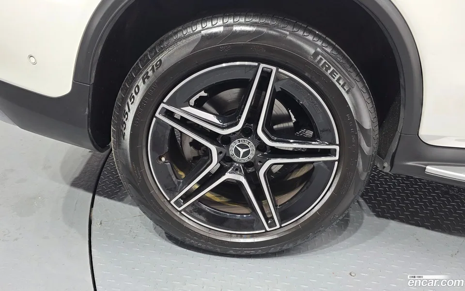 Mercedes-Benz GLC-Class GLC300 4MATIC 2023 — thumbnail 5