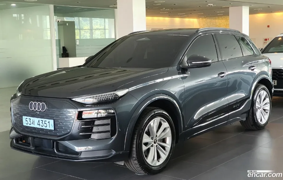 Audi Q6 e- 2025 — photo 1, buy with delivery to Moscow