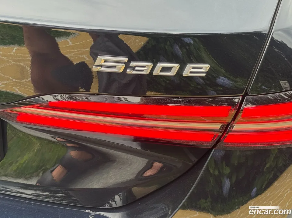 BMW 5 Series 530e M 2025 — thumbnail 4