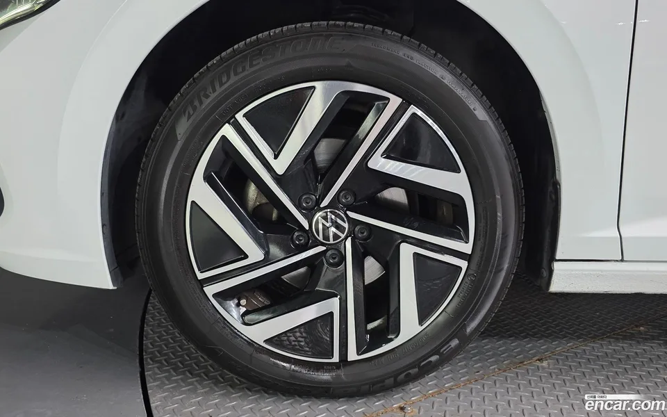 Volkswagen Jetta 1.5 TSI 2023 — thumbnail 2