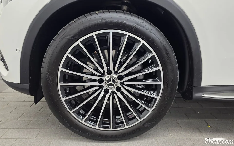 Mercedes-Benz GLC-Class GLC300 4MATIC 2024 — thumbnail 2