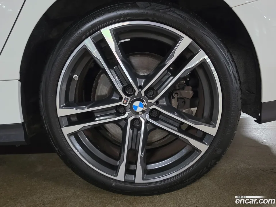 BMW 2 Series Gran Coupe 220i M 2023 — thumbnail 2