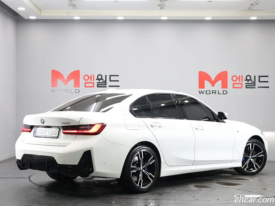 BMW 3 Series 320i M 2023 — thumbnail 3