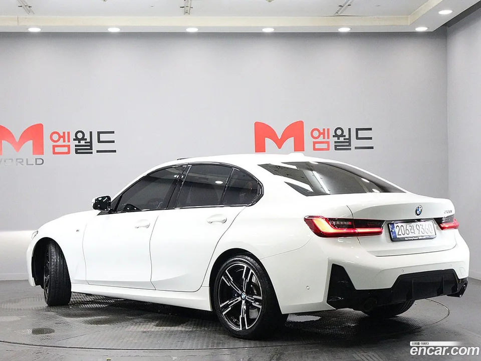 BMW 3 Series 320i M 2023 — thumbnail 4