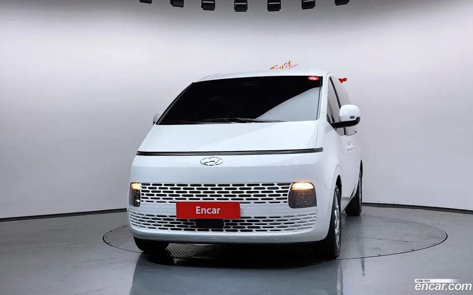 Hyundai Staria 3 2023 — thumbnail 3