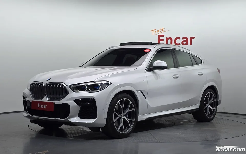 BMW X6 xDrive40i M 2022 — фото 1, купить с доставкой в Москву