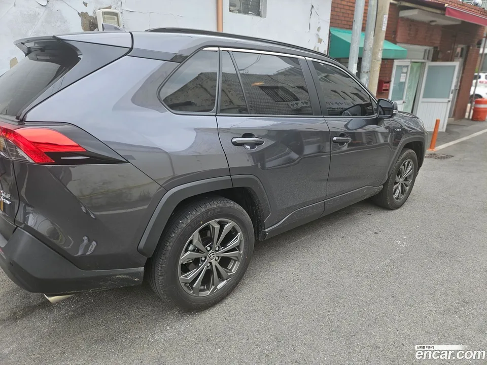 Toyota RAV4 2.5 2WD XLE 2025 — thumbnail 3