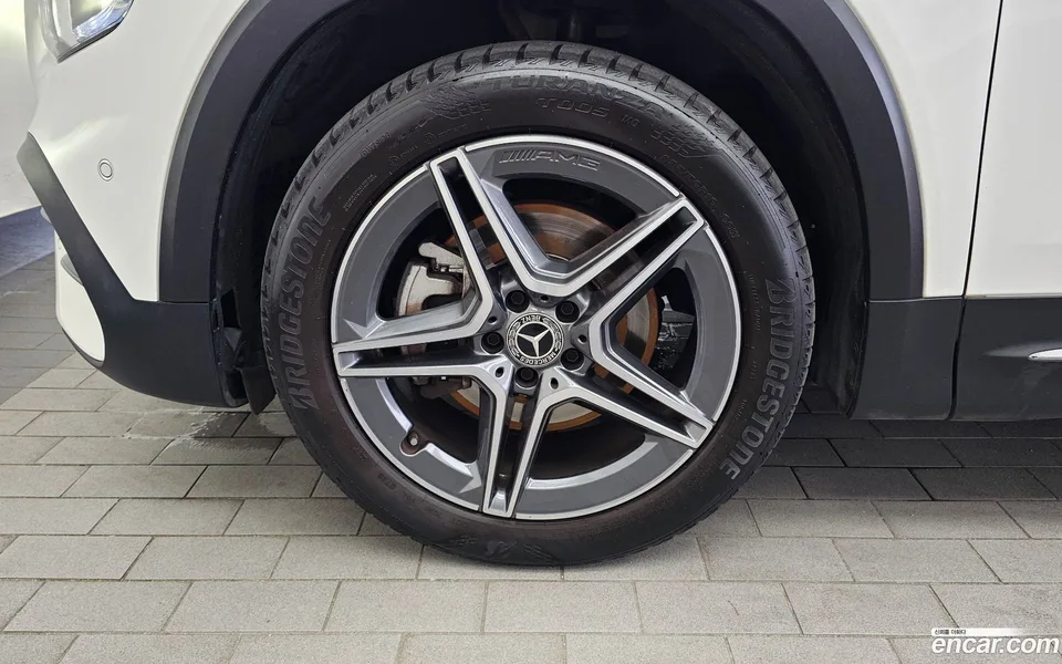 Mercedes-Benz GLB-Class GLB250 4MATIC 2022 — thumbnail 2