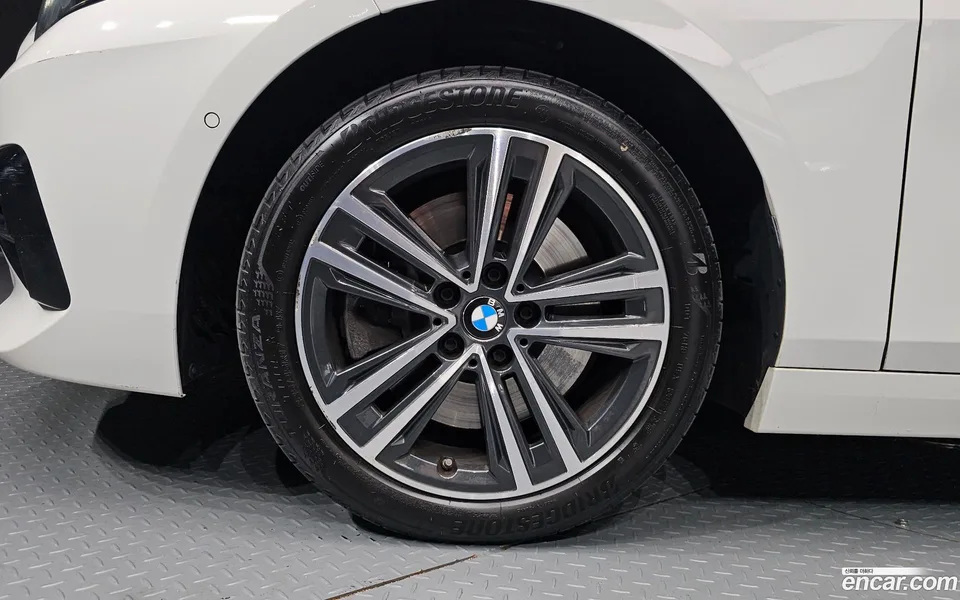 BMW 2 Series Gran Coupe 220i 2023 — thumbnail 2