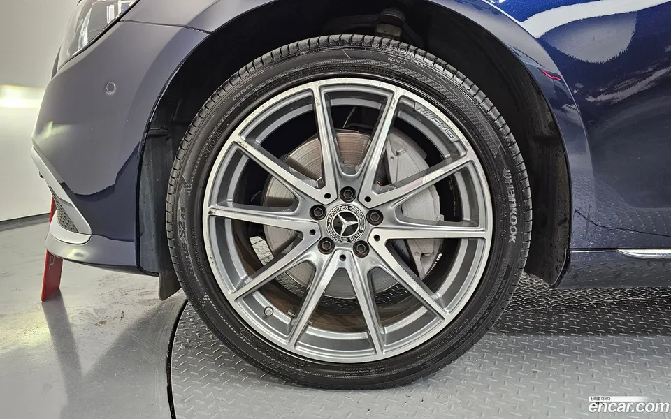 Mercedes-Benz E-Class E300e 4MATIC 2022 — thumbnail 2