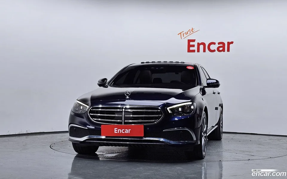 Mercedes-Benz E-Class E300e 4MATIC 2022 — thumbnail 3