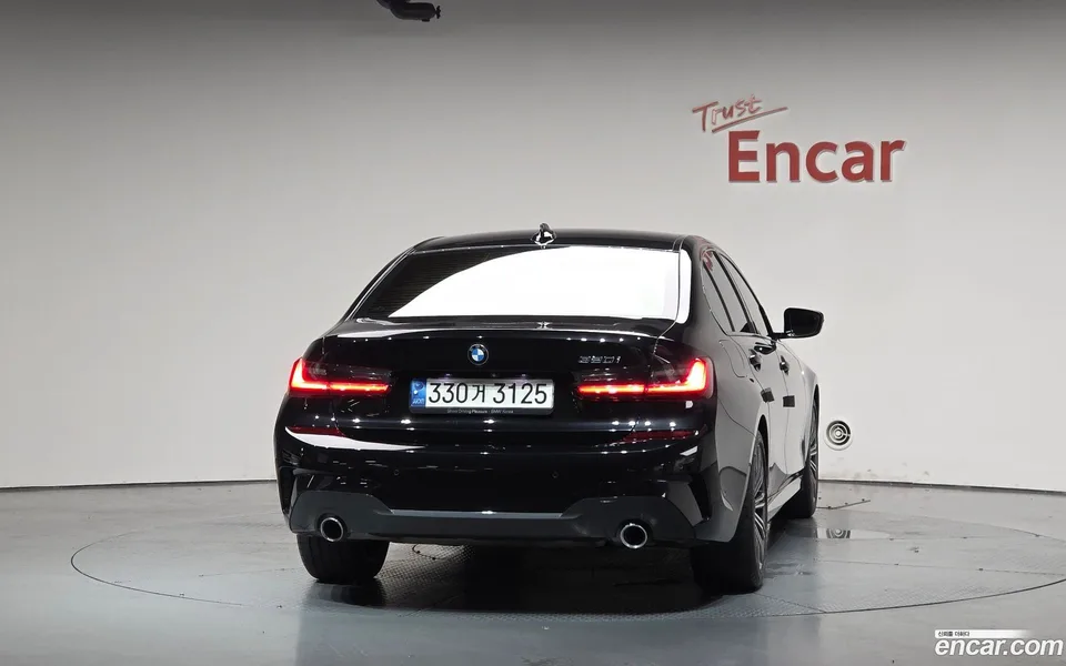 BMW 3 Series 320i M 2022 — thumbnail 4