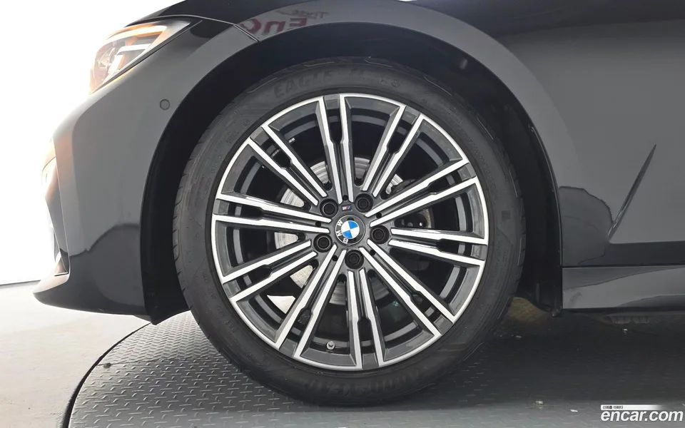 BMW 3 Series 320i M 2022 — thumbnail 5