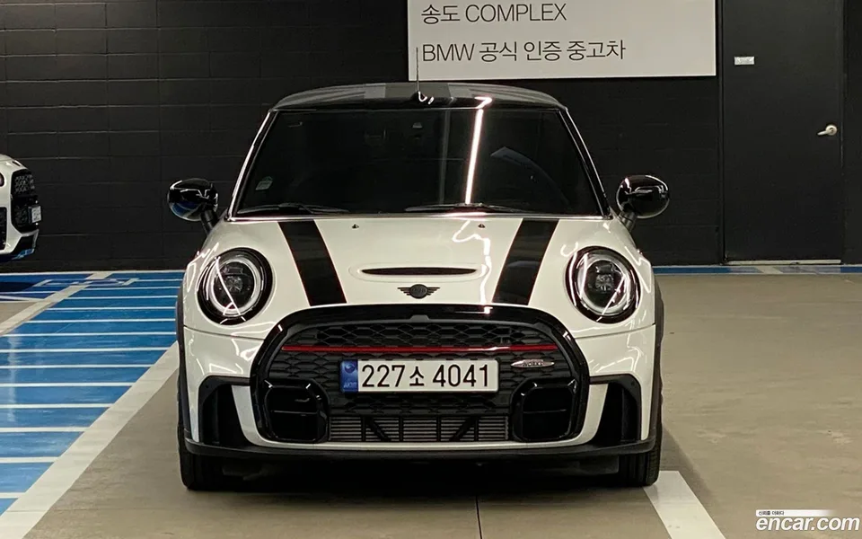 MINI Cooper S Convertible JCW 2024 — thumbnail 3