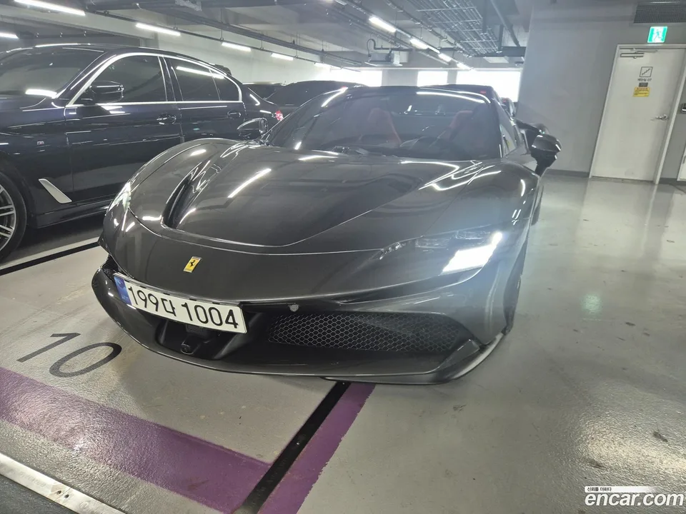 Ferrari SF90 Spider 4.0 2023 — photo 1, buy with delivery to Moscow