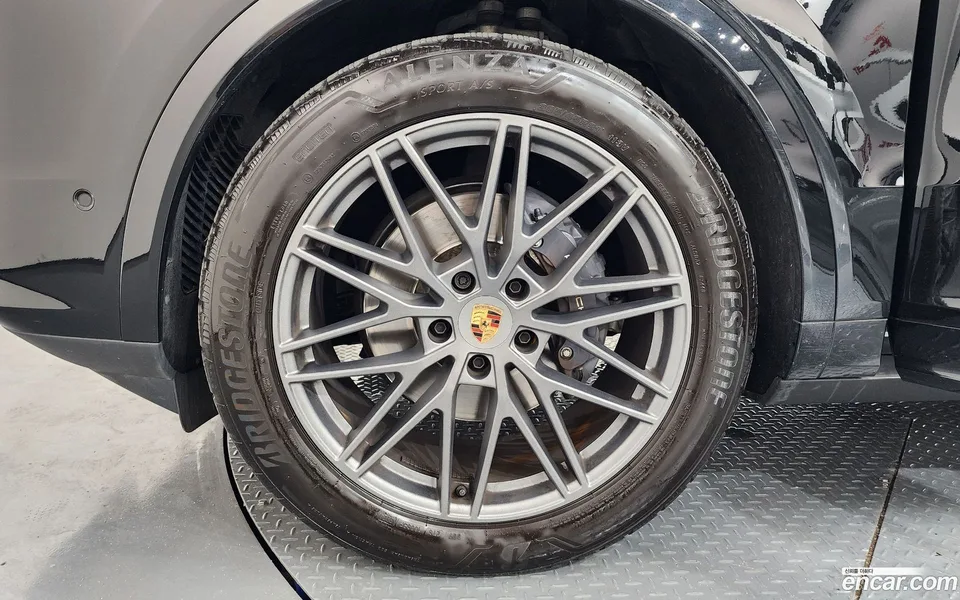 Porsche Cayenne 3.0 2024 — thumbnail 2